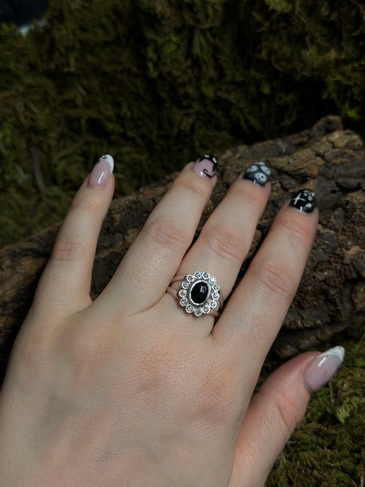 Onyx Flower ✦ Size 8.25