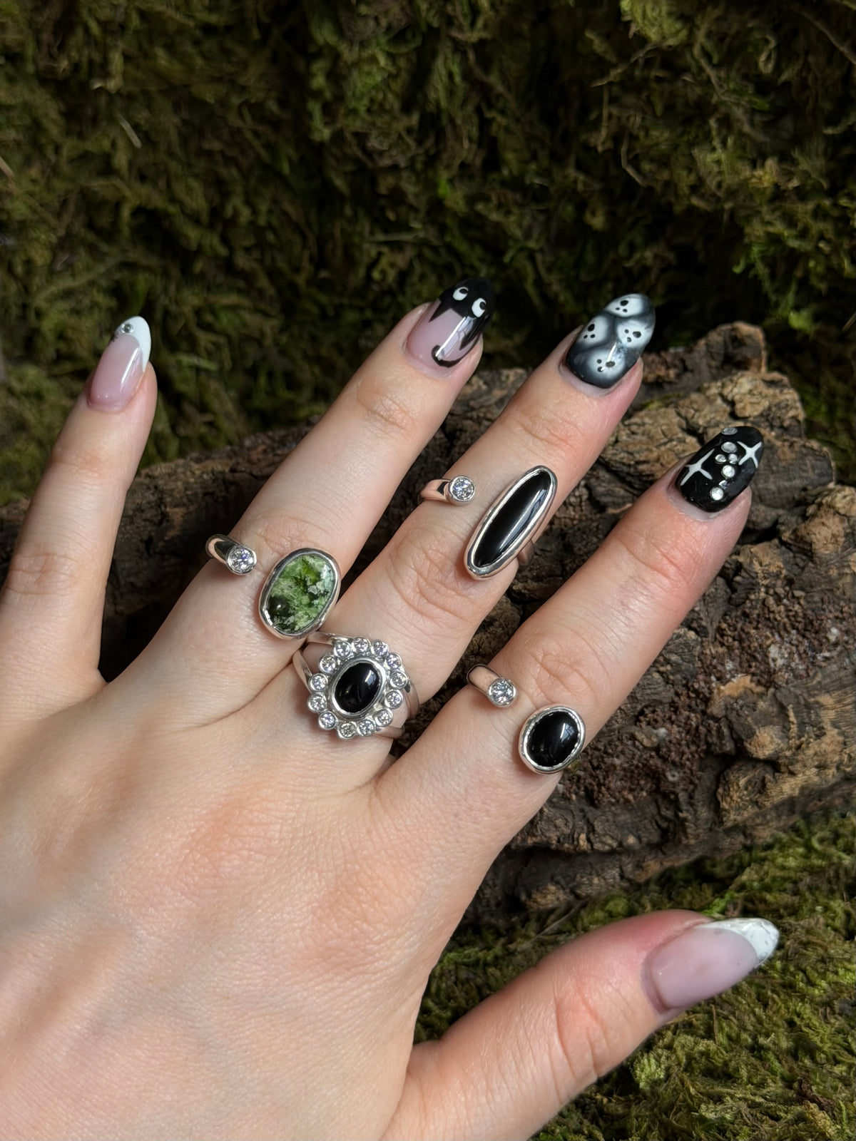 Onyx Flower ✦ Size 8.25